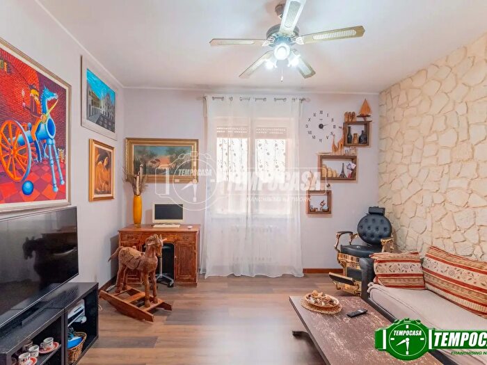 Appartamento trilocale in vendita in Via Giovanni Verga, Bareggio