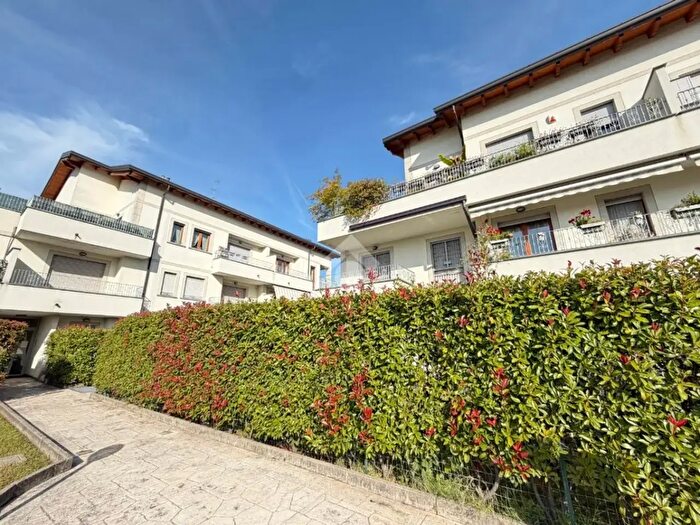 Appartamento quadrilocale in vendita in Via l Colzani, Seregno