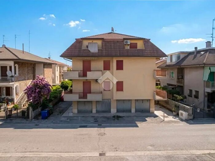 Appartamento trilocale in vendita in Via U Foscolo, Martinsicuro