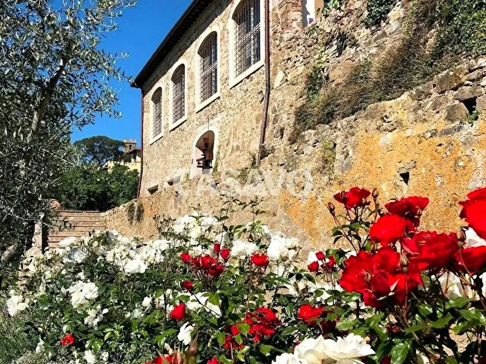 Casa con 9 locali in vendita in Via di Santa Margherita a Montici, Firenze