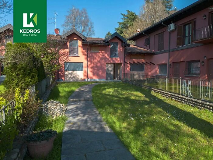 Casa con 6 locali in vendita in Via General Cantore, Varese