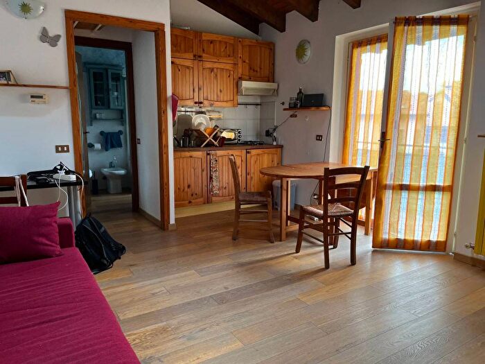 Appartamento monolocale in affitto in Via Roma, Venegono Superiore