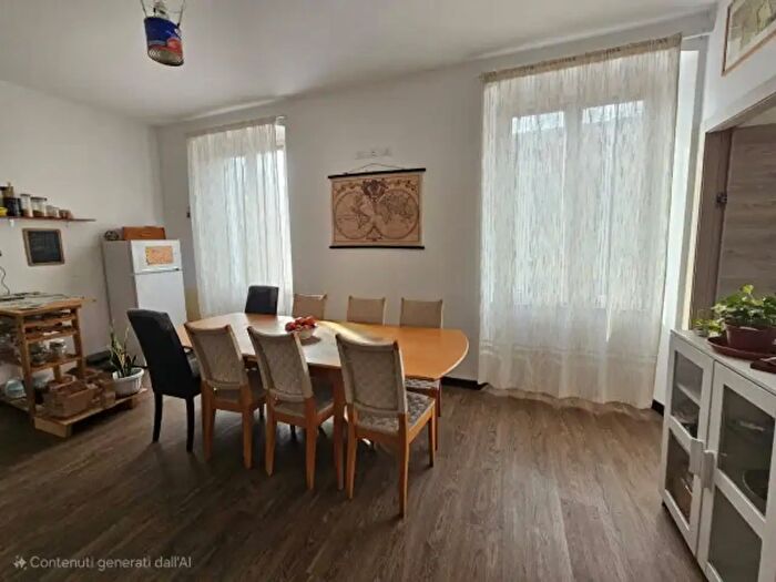 Appartamento trilocale in vendita in Via Sestri, Genova