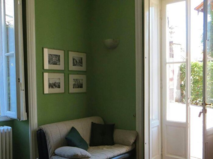 Appartamento monolocale in affitto in Via Valaperta, Centro, Erba