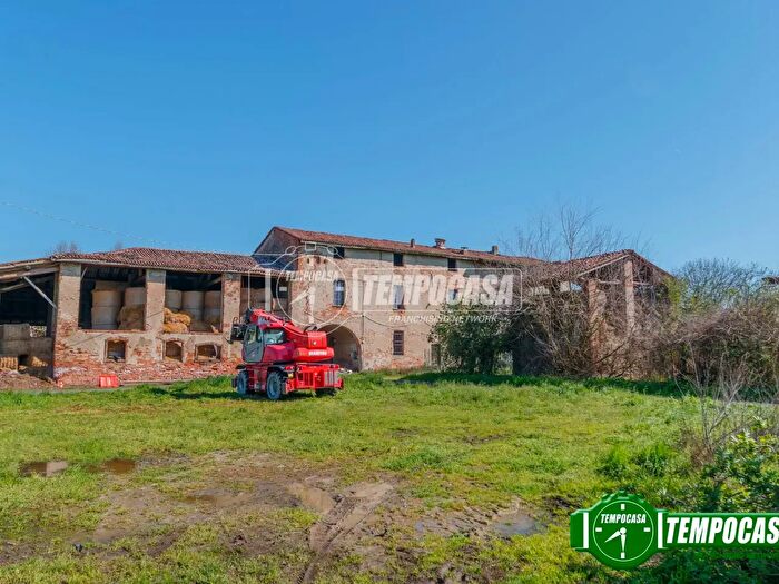 Casa con 6 locali in vendita in Via Mezzano Snc, Calendasco