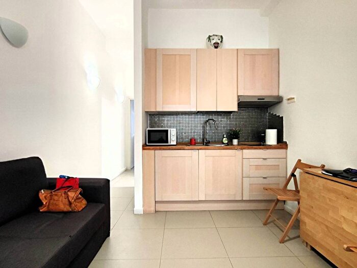 Appartamento bilocale in affitto in Via Santa Lucia, Santa Lucia, Napoli