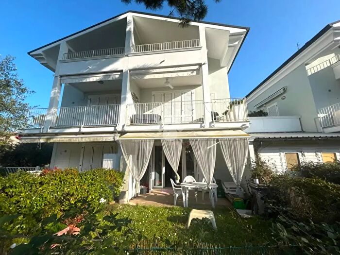 Appartamento trilocale in vendita in Viale degli Oleandri, Ravenna