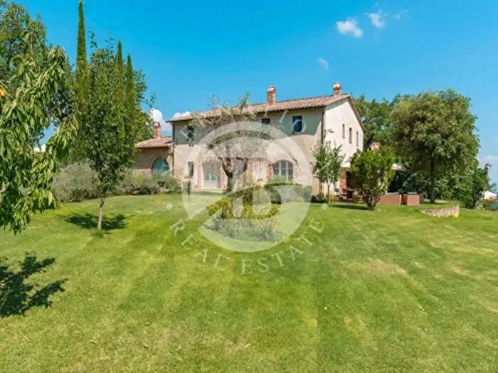 Casa con 6 locali in vendita in Cetona