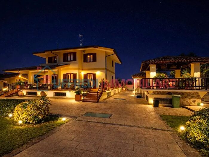 Casa con 11 locali in vendita in Frascati