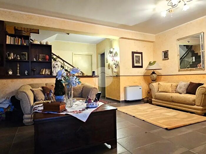 Casa con 6 locali in vendita in Viale Sandro Pertini, Palermo