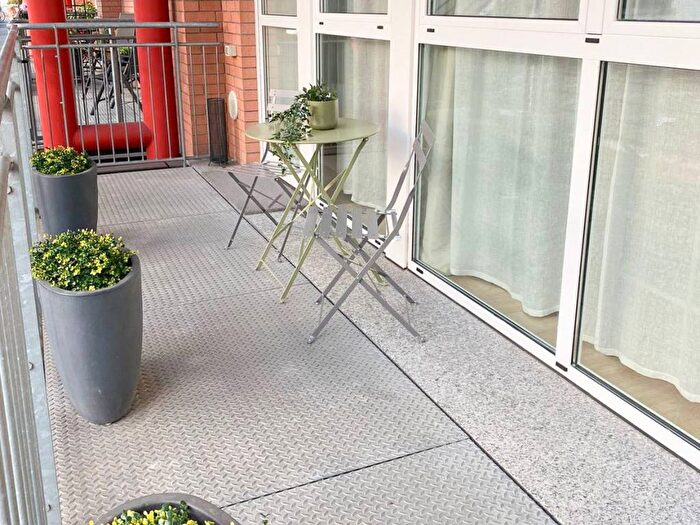 Appartamento monolocale in affitto in Via Savona, Giambellino, Milano