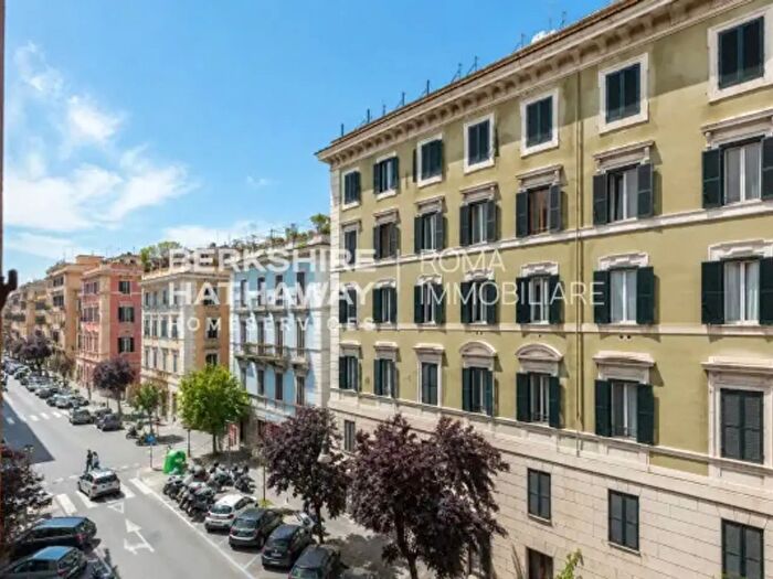 Appartamento con 5 locali in vendita in Piazza dei Quiriti, Roma