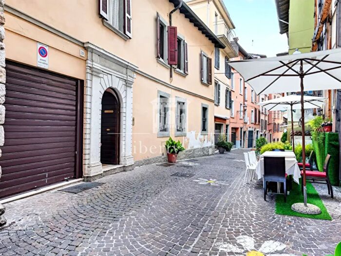 Casa con 6 locali in vendita in Via Fantoni, Salo'