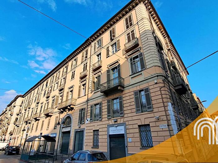 Appartamento trilocale in vendita in Corso Giulio Cesare, Aurora, Torino