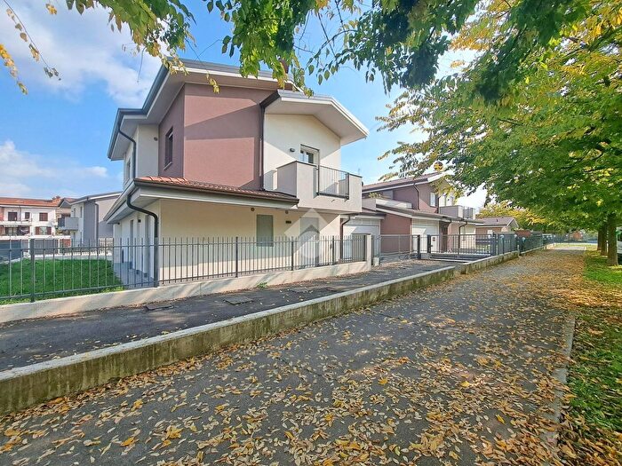 Appartamento trilocale in vendita in Via Lazzaretto, Pozzuolo Martesana