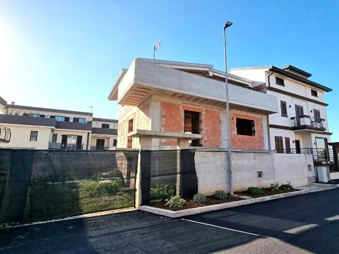Casa con 5 locali in vendita in Via Castelvolturno, Mondragone