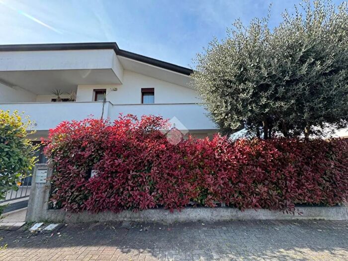 Casa con 7 locali in vendita in Via San Francesco, Due Carrare