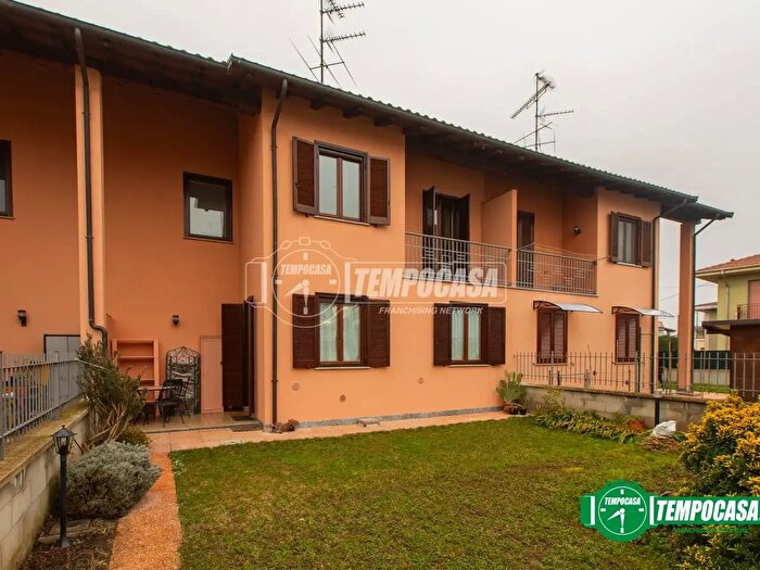 Casa quadrilocale in vendita in Via Carlo Faá, Caltignaga