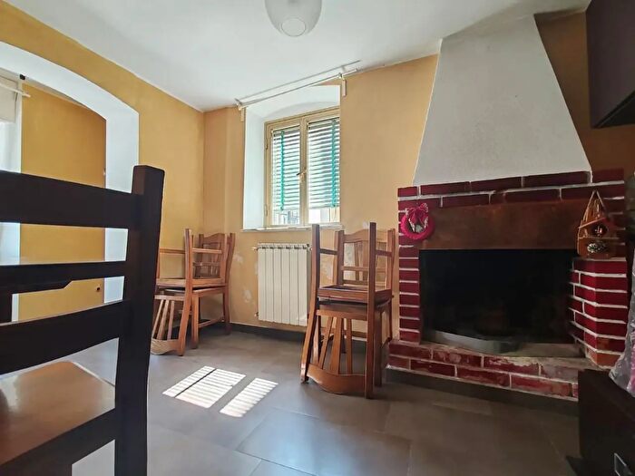 Casa trilocale in vendita in Massa