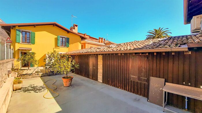 Appartamento con 5 locali in vendita in Gargnano