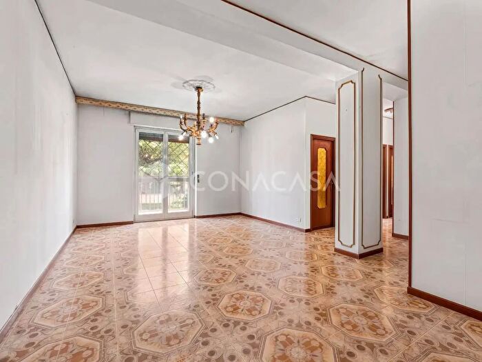 Appartamento quadrilocale in vendita in Via Abelardo Pecorini, Milano