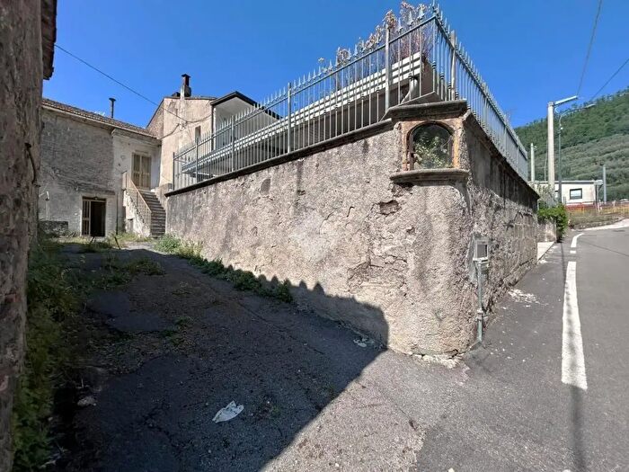 Casa trilocale in vendita in Via Principe Umberto, Fisciano