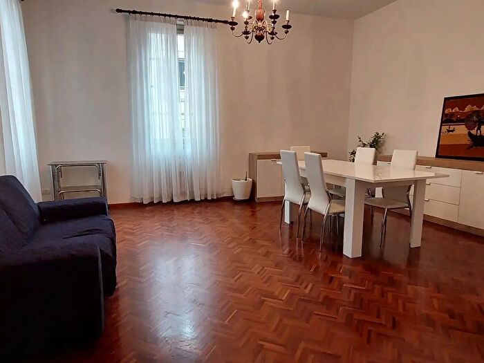Appartamento trilocale in affitto in Via Roma, Reggio Emilia