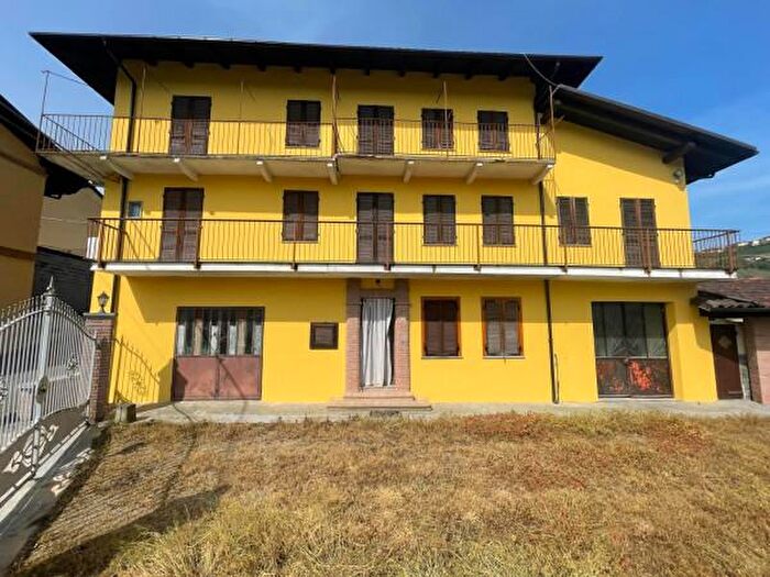 Casa con 6 locali in vendita in Canale