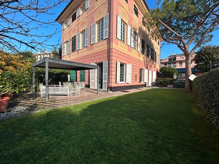 Appartamento con 5 locali in affitto in Via Pontini, Genova