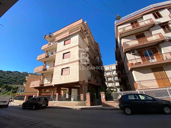 Appartamento con 6 locali in vendita in Via Ospedale, Scicli
