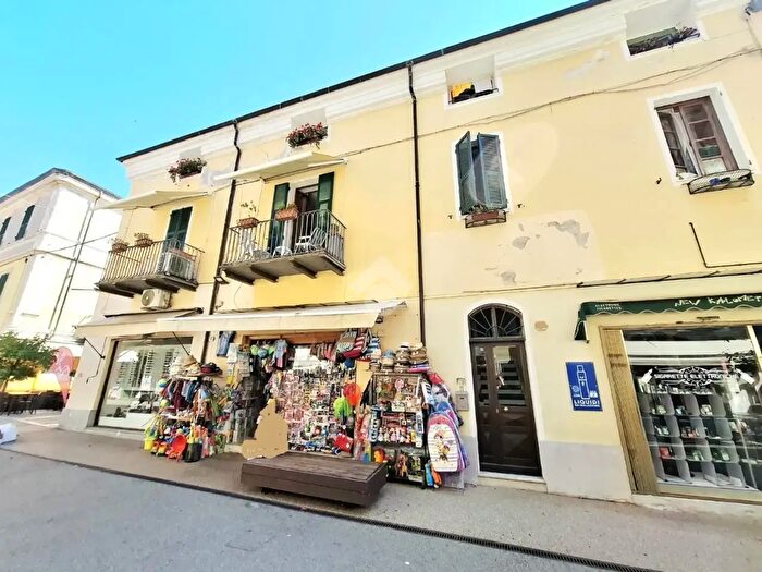 Appartamento bilocale in vendita in Via Cairoli, Diano Marina