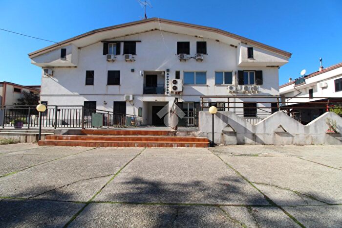 Appartamento con 5 locali in vendita in Contrada Petraro, Rose