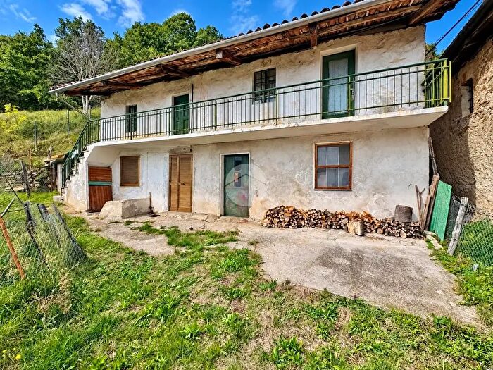 Casa quadrilocale in vendita in Via Castello, Val Della Torre