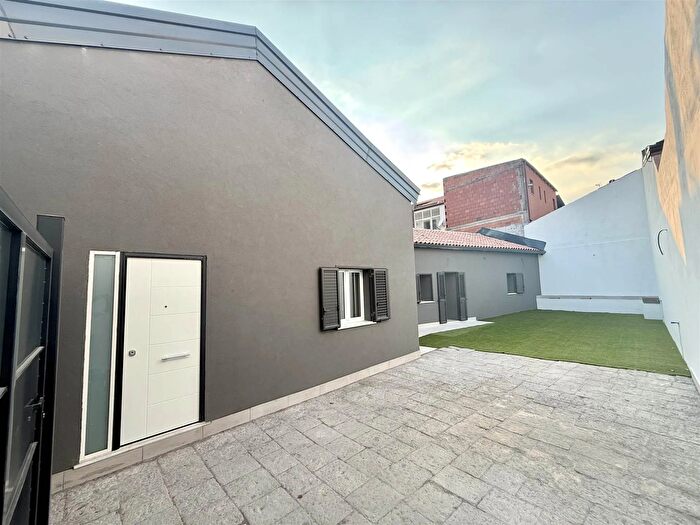 Casa con 5 locali in vendita in Via Nicolosi Belpasso, Belpasso