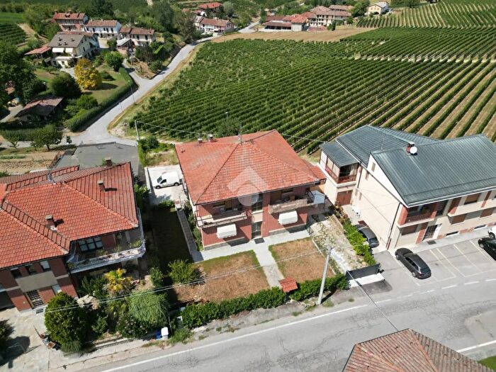 Appartamento con 5 locali in vendita in Frazione Annunziata, La Morra