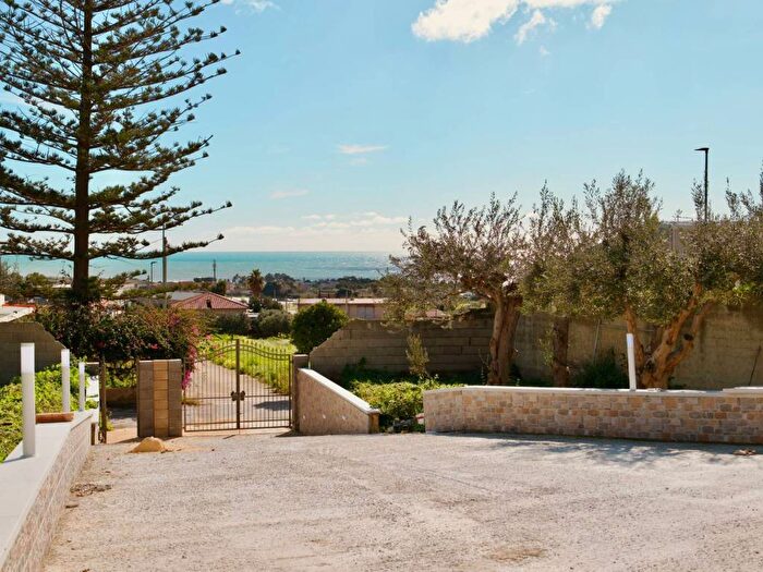 Appartamento trilocale in affitto in Via Marettimo, Contrade di Marina di Ragusa, Ragusa