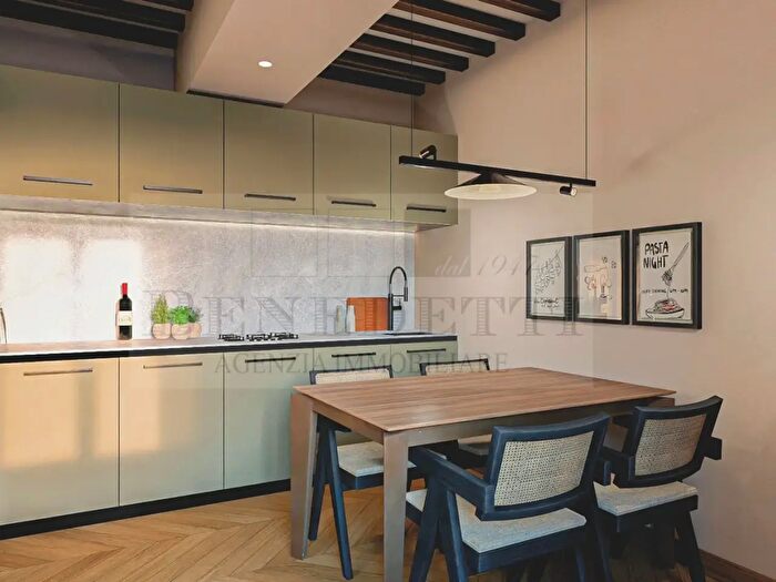 Appartamento quadrilocale in vendita in Via del Teatro, Pietrasanta