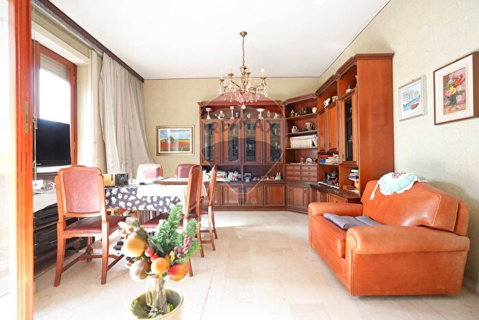 Appartamento quadrilocale in vendita in Via Enrico Toti, Monza