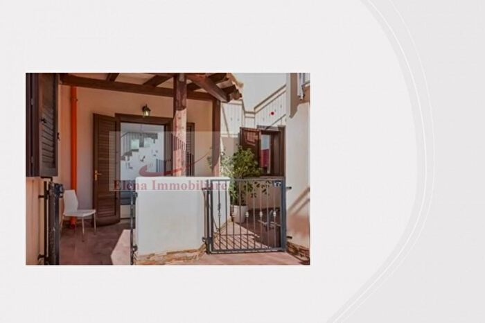 Casa con 7 locali in vendita in Alcamo