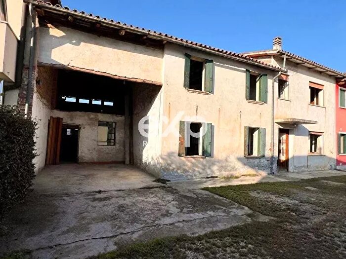 Casa con 10 locali in vendita in Castello Di Godego