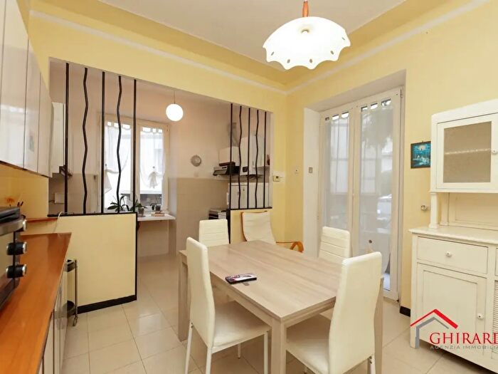 Appartamento con 5 locali in vendita in Via Sparta, Genova