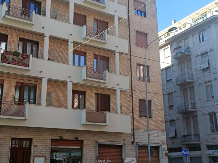 Appartamento quadrilocale in affitto in Via Nizza, San Salvario Dante, Torino