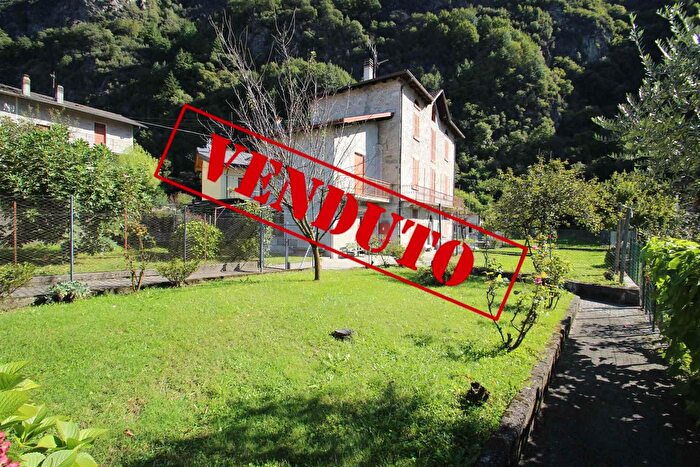 Casa quadrilocale in vendita in Via San Colombano, Novate Mezzola