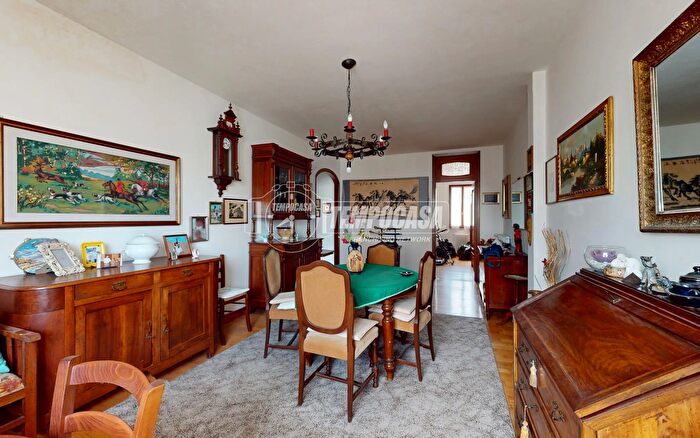 Casa quadrilocale in vendita in Via Vittorio Marchi, Novellara