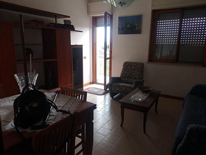 Appartamento quadrilocale in affitto in Via Nazionale delle Puglie, Centro, Casalnuovo di Napoli