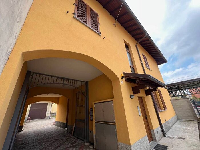 Appartamento bilocale in affitto in Via Vittorio Veneto, Rovello Porro