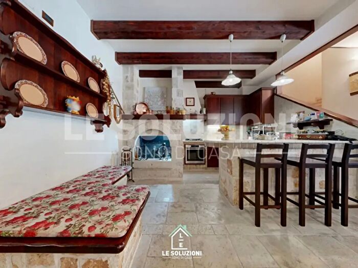 Casa con 7 locali in vendita in Viale Cristoforo Colombo, Putignano