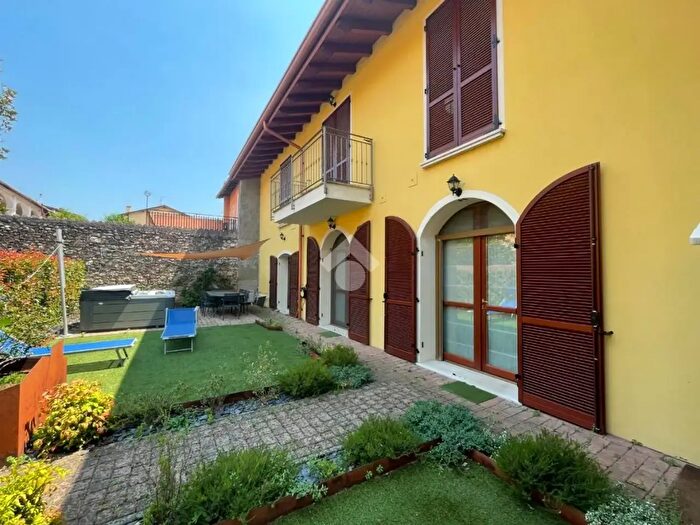Appartamento trilocale in vendita in Via S Carlo, Muscoline