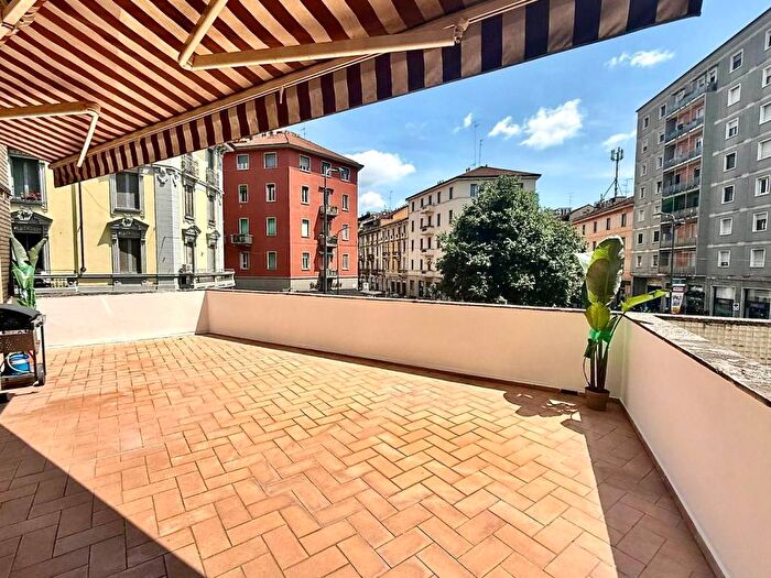 Appartamento trilocale in affitto in Piazza Fidia, Isola, Milano