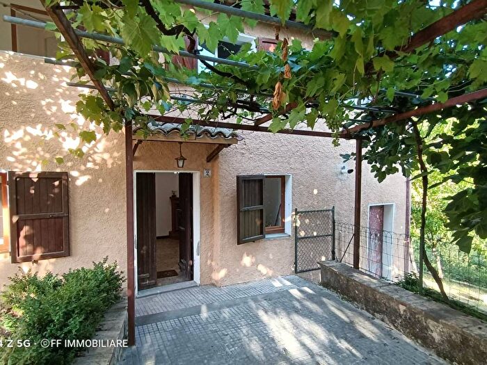 Casa quadrilocale in affitto in Via Lupidi Antonio, Valfornace